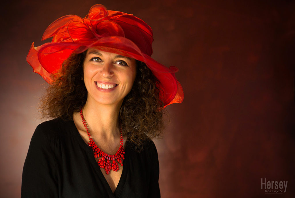 portrait de Céline en couleur Hersey Photographe à Uzès Nîmes Gard