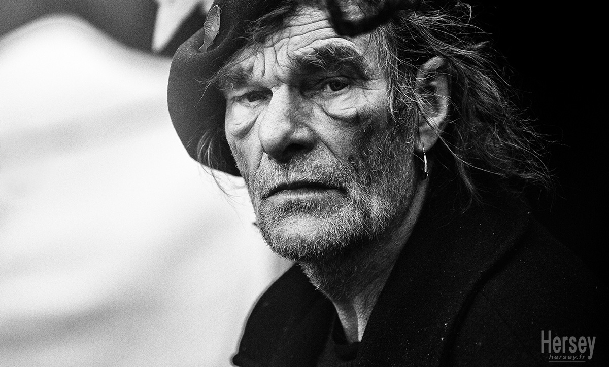 photo portrait de marin pêcheur à Sète. Sailor fisherman in Sete René Godvliet fumeur de harengs © Hersey Photographe de portrait Uzès Nîmes