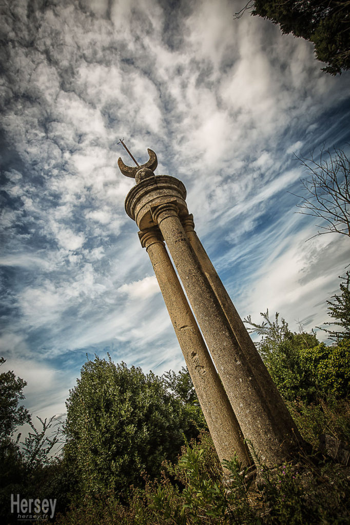 Monument d'Edouard Fabrique du Baron de Castille Château Argilliers Gard © Hersey Photographe