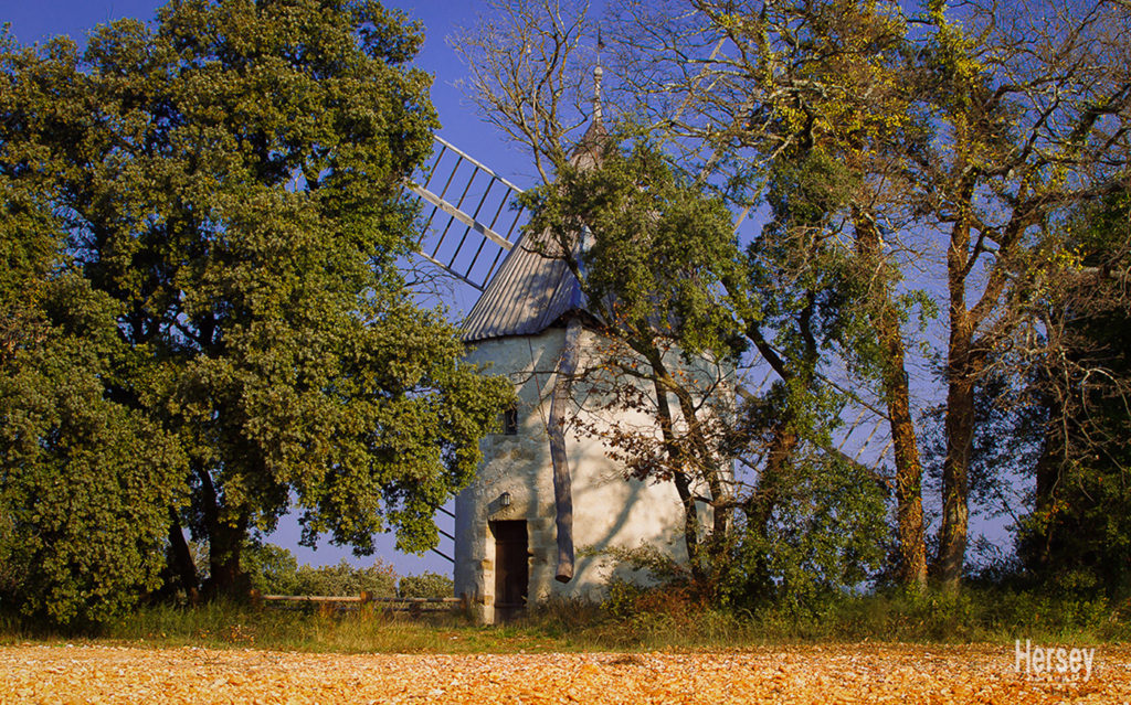 Le moulin à vent du Grès Dions Gard © Hersey Photographe Uzès