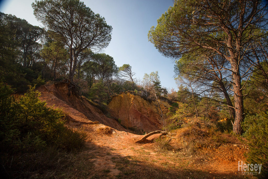 Ocres de Dions au ravin de Fougeras Gard Occitanie © Hersey Photographe