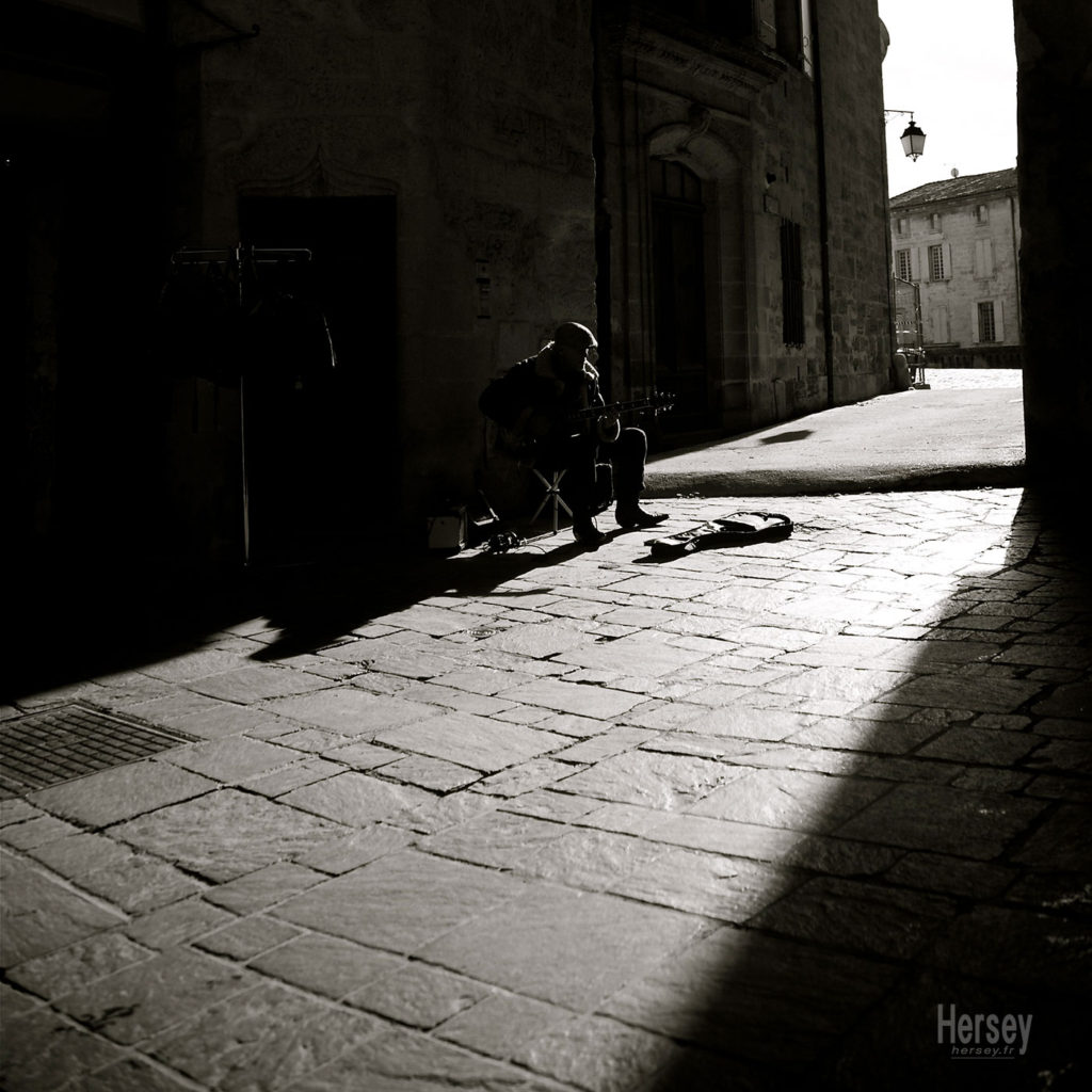 Musicien de rue Busker Uzes France © Hersey Photographe