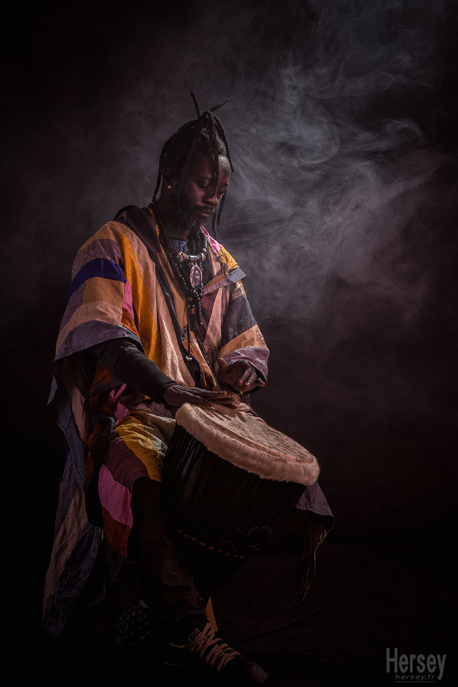 Joueur de djembé © Hersey Photographe