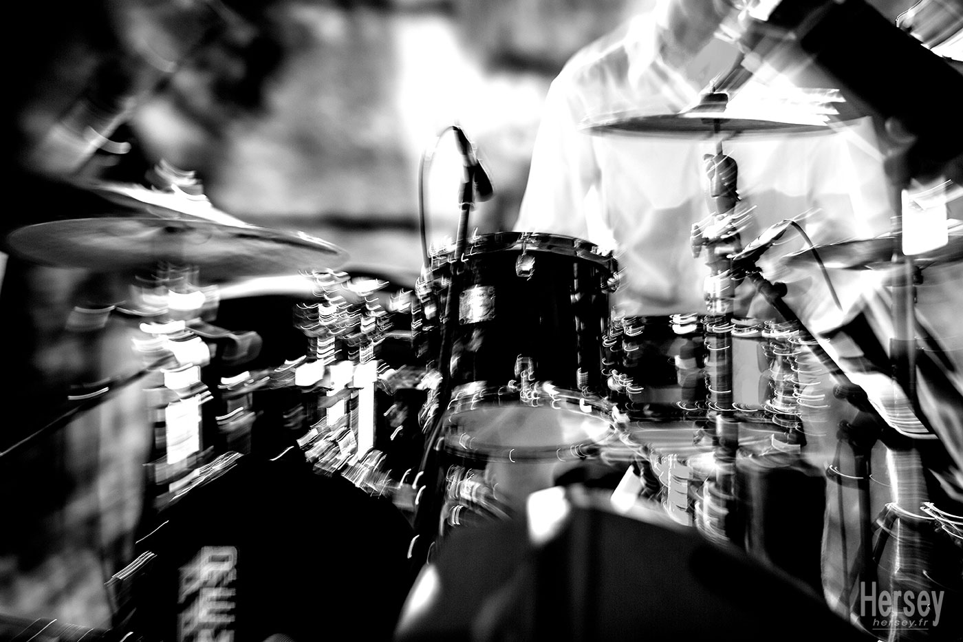 photo de batterie en concert drum kit Photos de concerts par Hersey Photographe Uzès Nîmes Gard