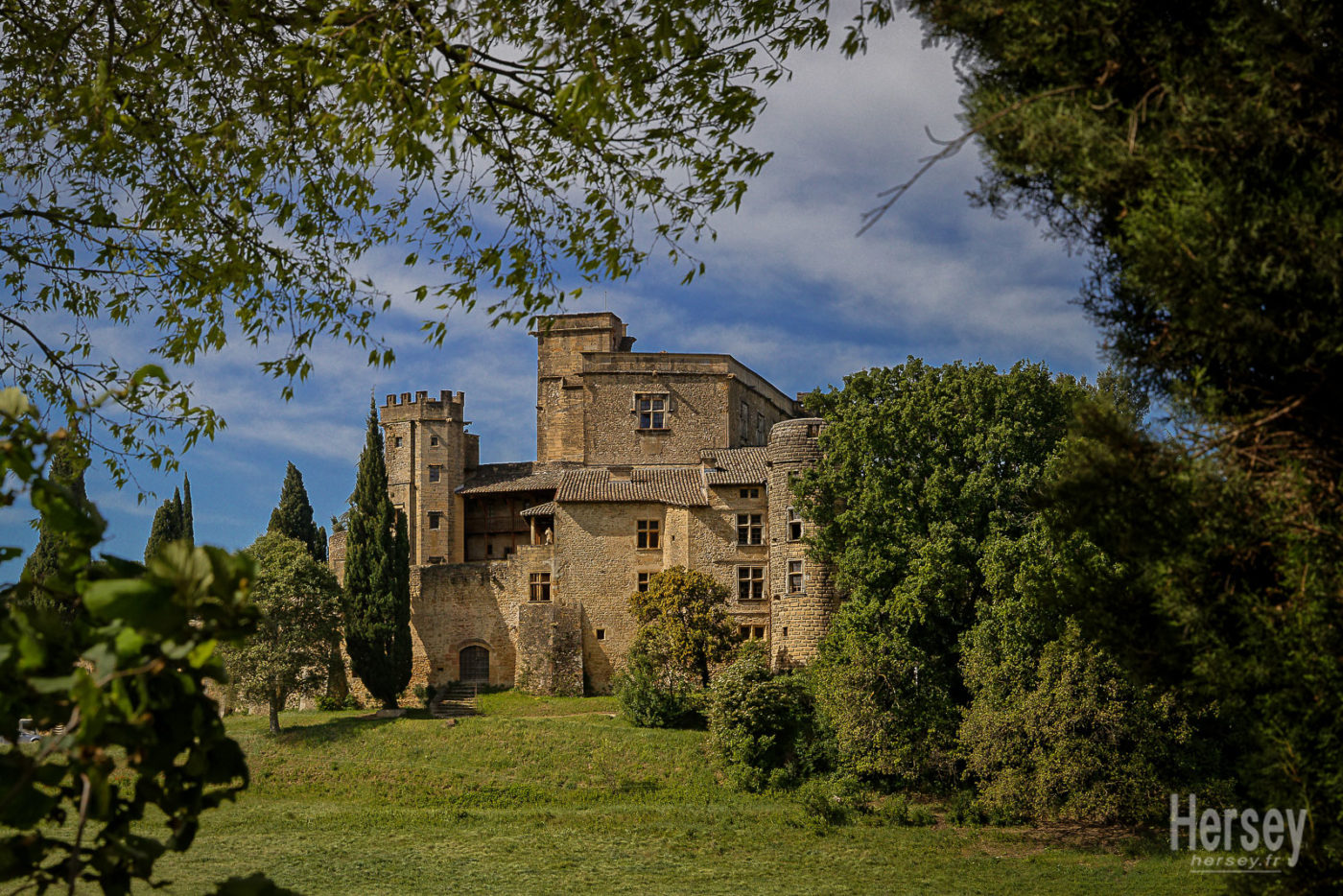 Le château de Lourmarin Lubéron Vaucluse © Hersey Photographe