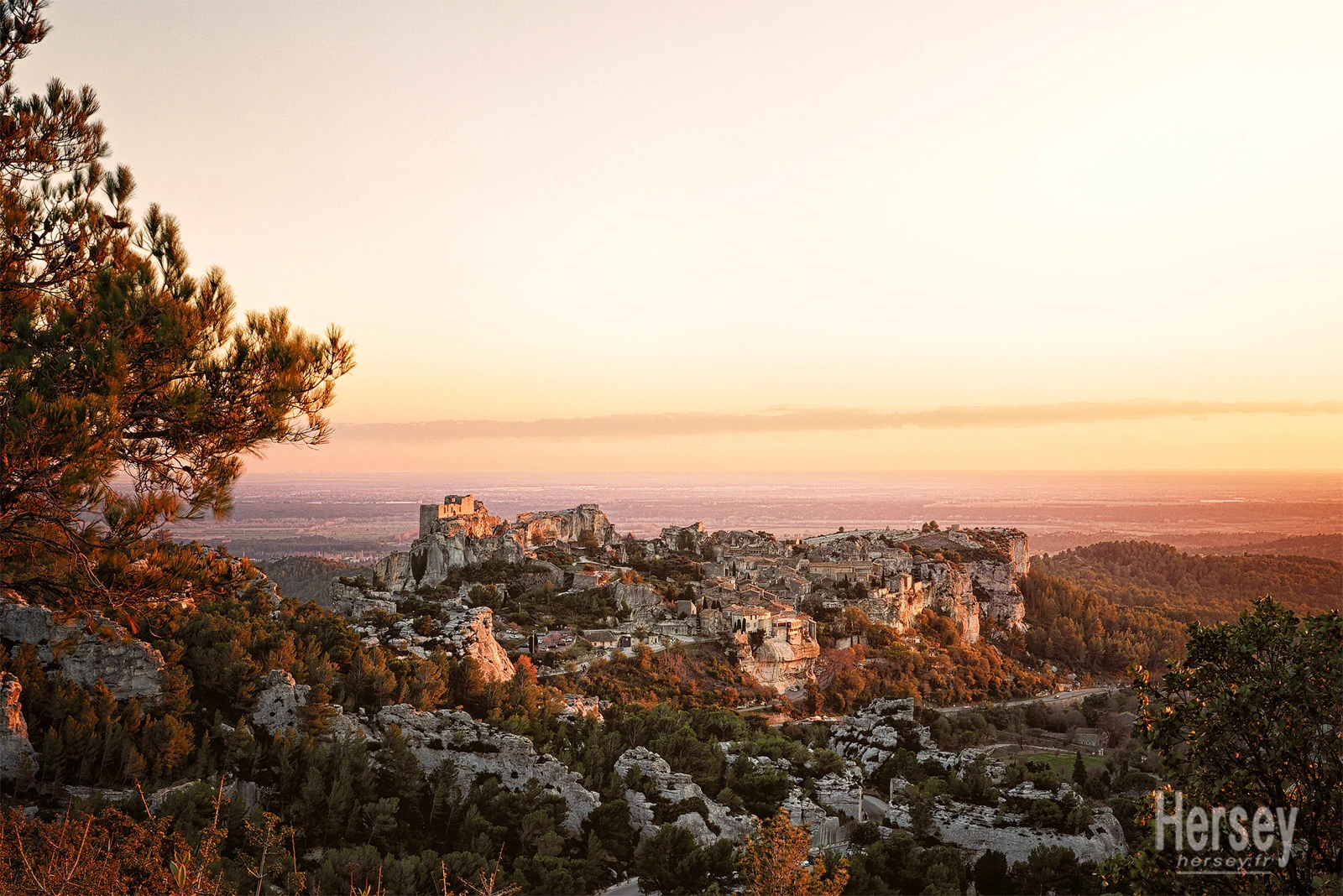 Les Baux de Provence au soleil couchant © Hersey Photographe